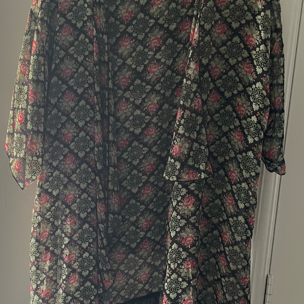 LuLaRoe  fringe Monroe Kimono